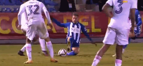 [中超]李帅一记传中球 莱昂纳多门前包抄破门