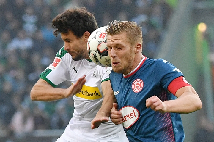 爱德华兹：我不在乎前三节发生了什么 比赛最后把球给我