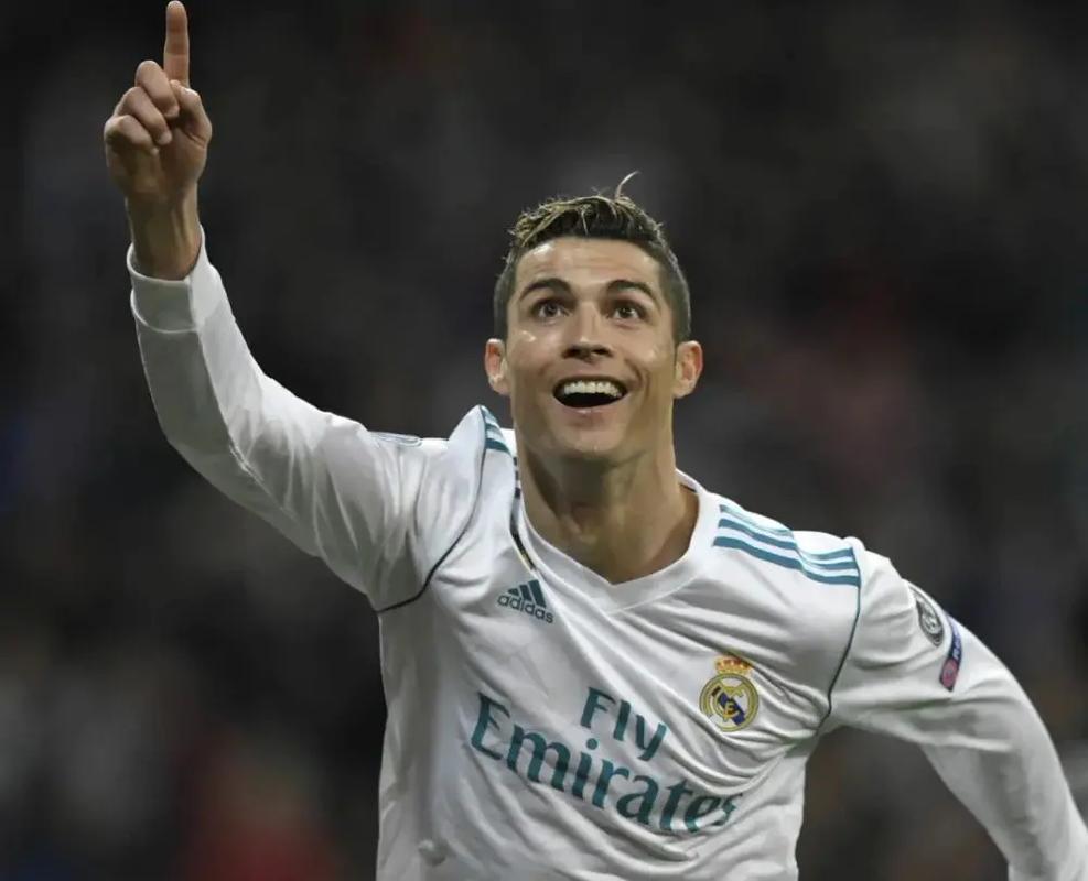 谢什科梅开二度难救主，2-2爆冷！曼联3连平，利物浦隔空收礼